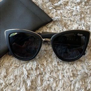 QUAY Honey Sunnies in Black